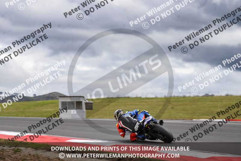 cadwell no limits trackday;cadwell park;cadwell park photographs;cadwell trackday photographs;enduro digital images;event digital images;eventdigitalimages;navarra;no limits trackdays;peter wileman photography;racing digital images;trackday digital images;trackday photos